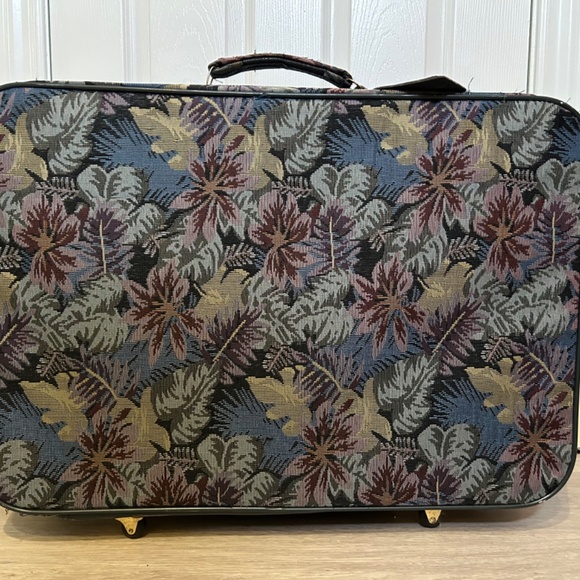 Vintage Jordache Luggage - Picture 2 of 8